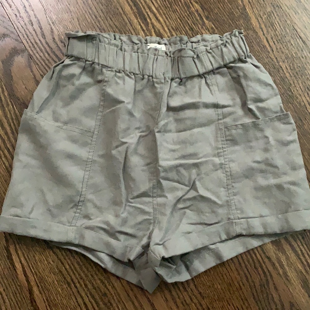 Wilfred from Aritzia shorts